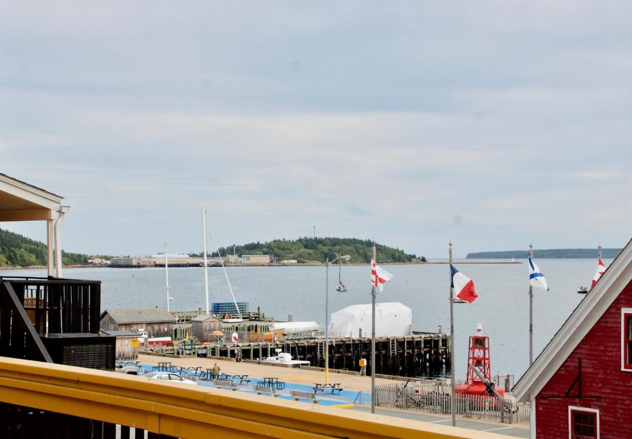 Rum Runner Inn Lunenburg Exteriör bild