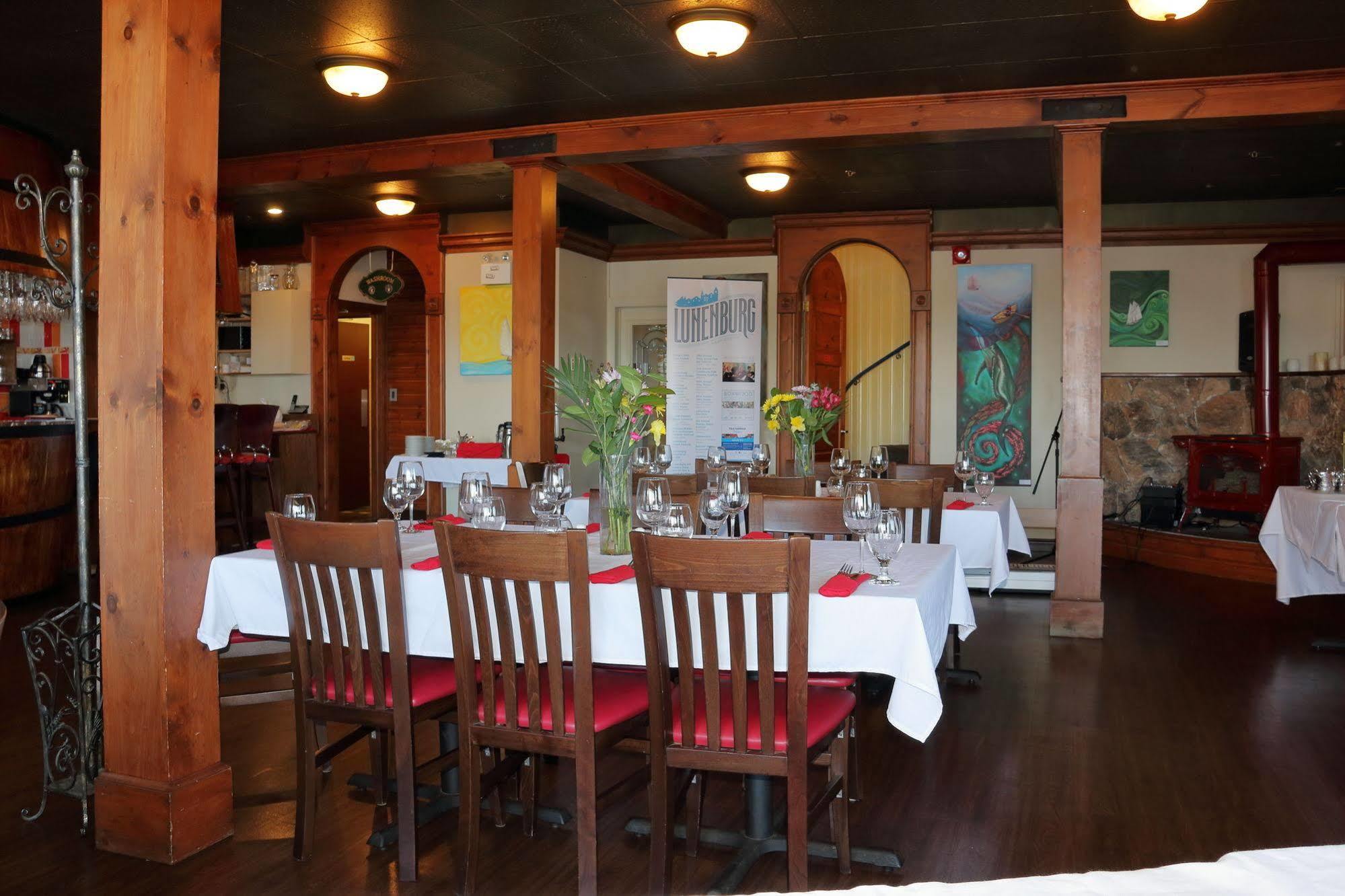 Rum Runner Inn Lunenburg Exteriör bild